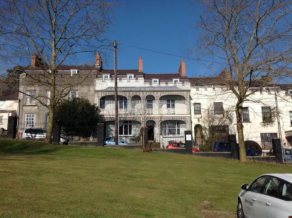8A Spring Gardens Hotel Haverfordwest Eksteriør billede