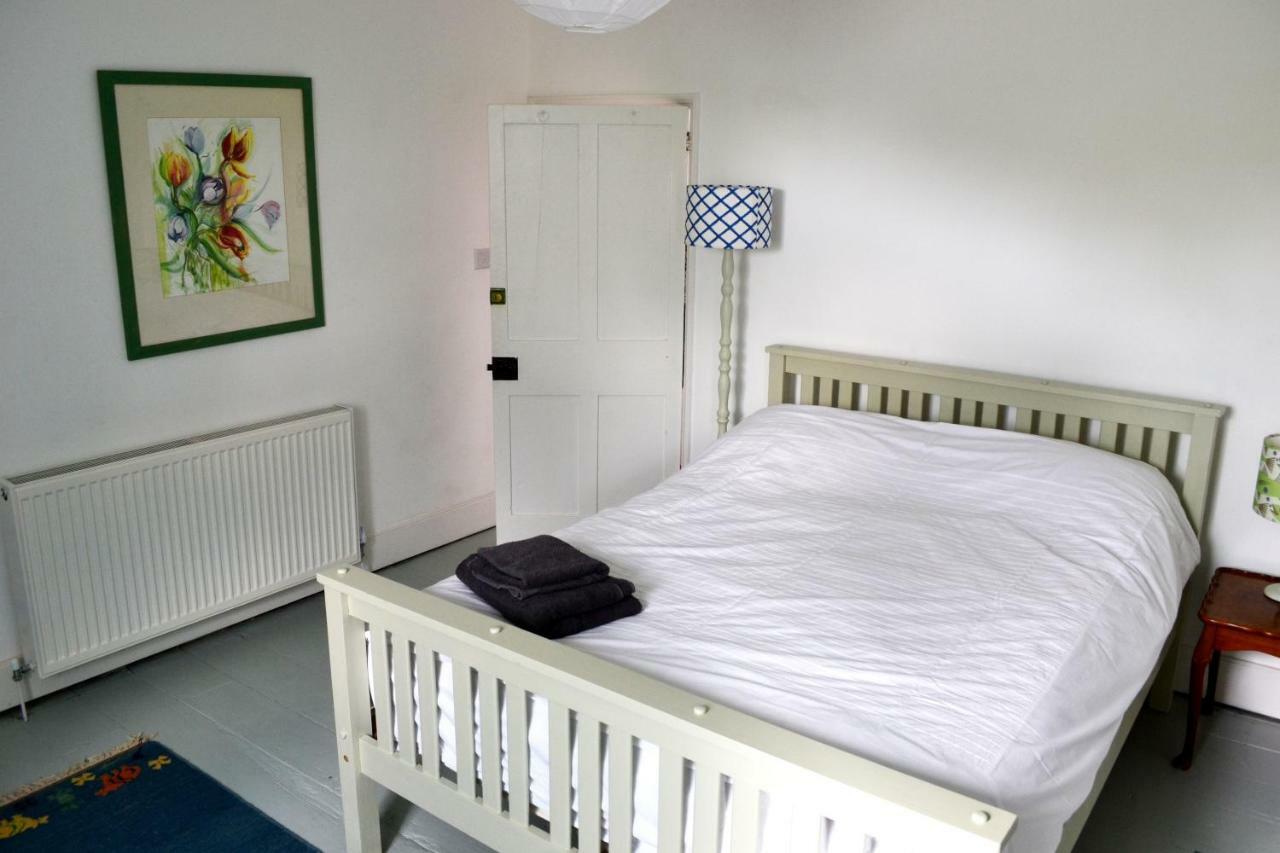 8A Spring Gardens Hotel Haverfordwest Eksteriør billede